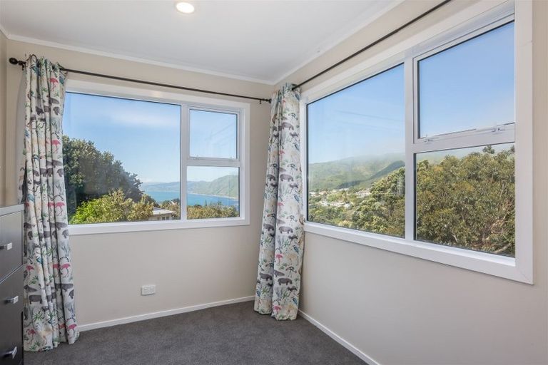 Photo of property in 18 Raroa Place, Pukerua Bay, 5026