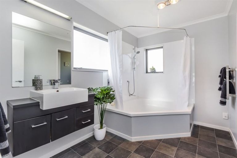 Photo of property in 143a Dimock Street, Titahi Bay, Porirua, 5022