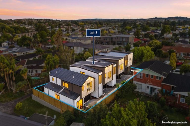 Photo of property in 15b Wilbur Place, Pakuranga Heights, Auckland, 2010
