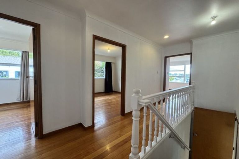 Photo of property in 20 Tawhana Crescent, Red Beach, 0932