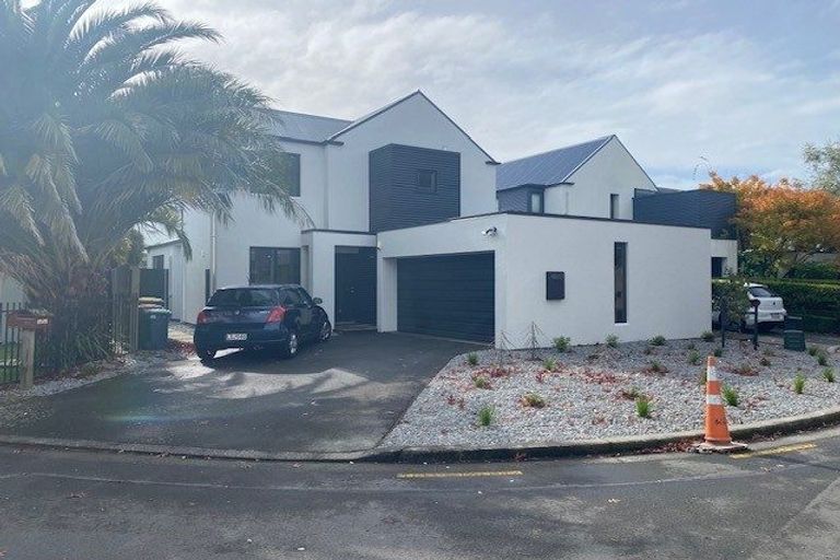 Photo of property in 32 Oakford Close, Riccarton, Christchurch, 8011