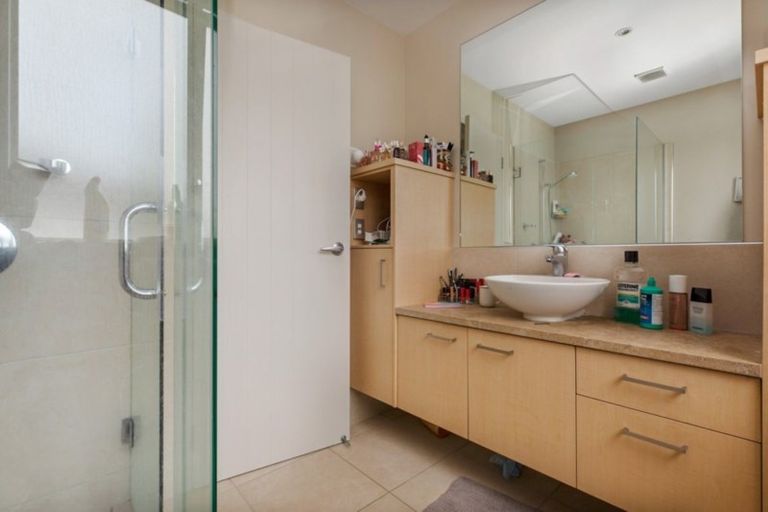 Photo of property in 25a Bluefin Way, West Harbour, Auckland, 0618