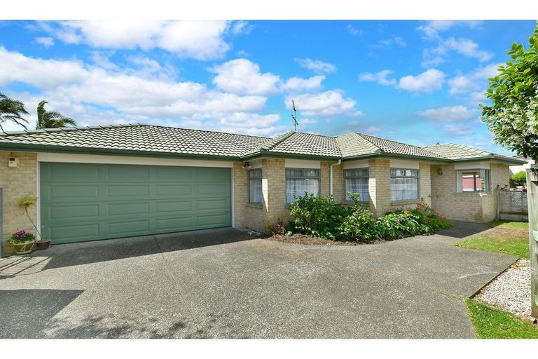 Photo of property in 19 Francis Skinner Place, Orewa, 0931