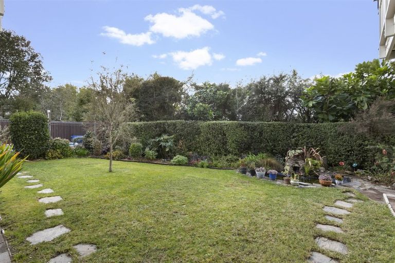 Photo of property in 138 Weatherly Road, Torbay, Auckland, 0630