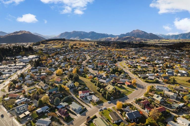 Photo of property in 5 Mount Iron Drive, Wanaka, 9305
