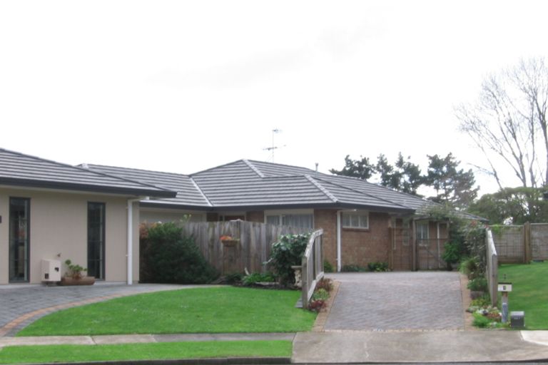 Photo of property in 6 Balmerino Grove, Waikanae, 5036