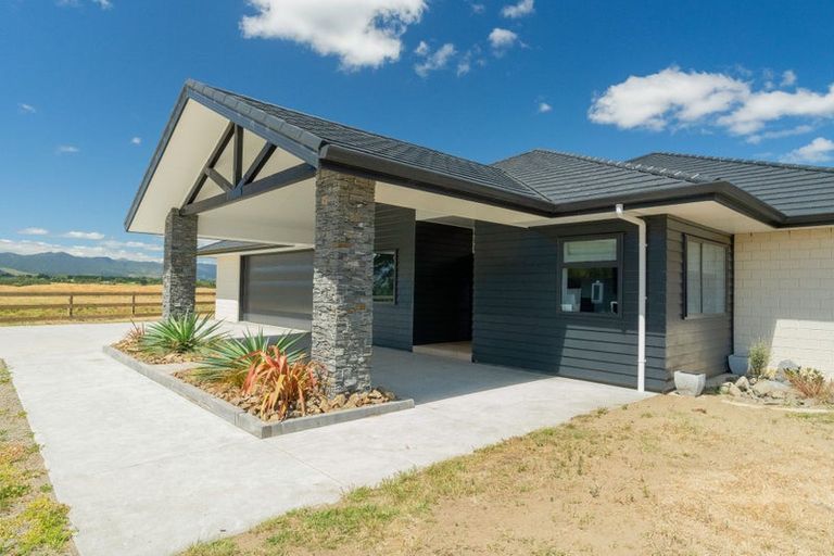 Photo of property in 947 Koputaroa Road, Koputaroa, Levin, 5575