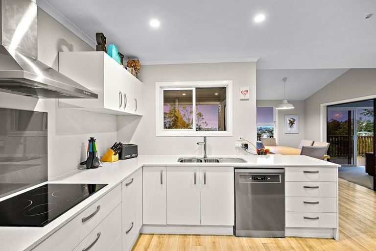 Photo of property in 325 Don Buck Road, Massey, Auckland, 0614