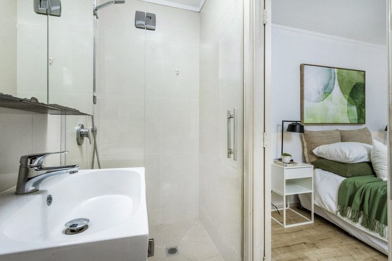 Photo of property in 18 Mappin Place, Chatswood, Auckland, 0626