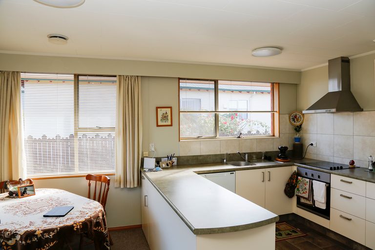 Photo of property in 19 Towey Street, Holmes Hill, Oamaru, 9401