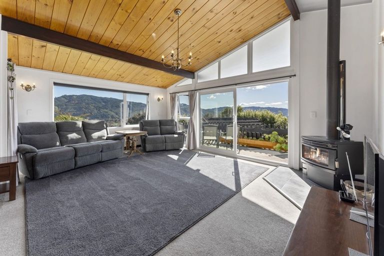 Photo of property in 13 Kenilworth Grove, Silverstream, Upper Hutt, 5019