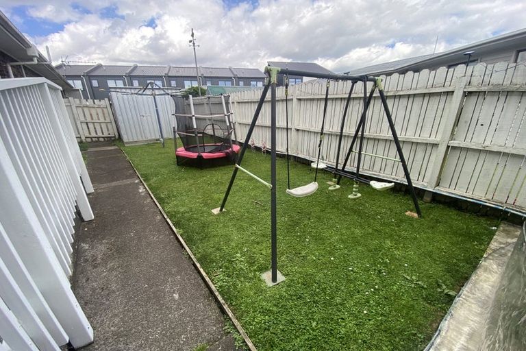 Photo of property in 42a Dale Crescent, Pakuranga, Auckland, 2010