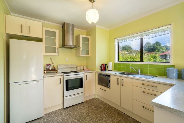 Photo of property in 2/30 Bentley Avenue, Glenfield, Auckland, 0629