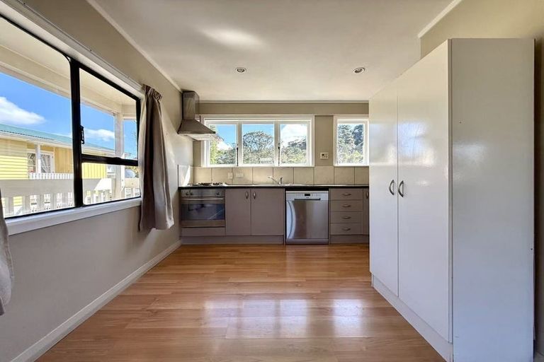 Photo of property in 23 Lauderdale Road, Birkdale, Auckland, 0626