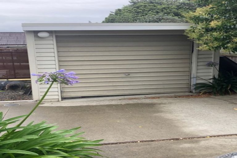 Photo of property in 1/236 East Coast Road, Forrest Hill, Auckland, 0620