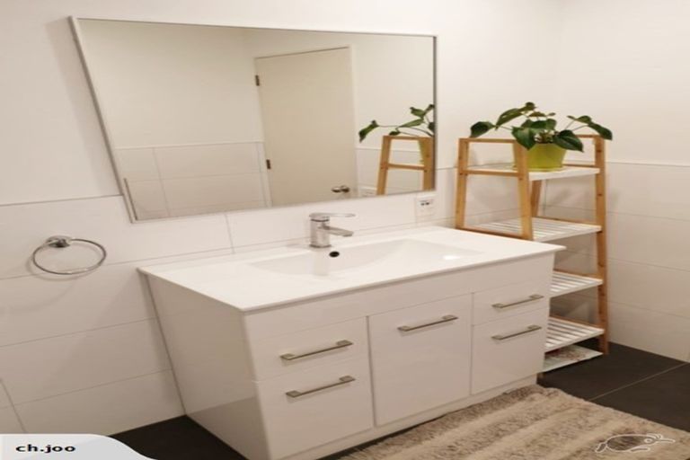 Photo of property in 2/29 Seine Road, Forrest Hill, Auckland, 0620