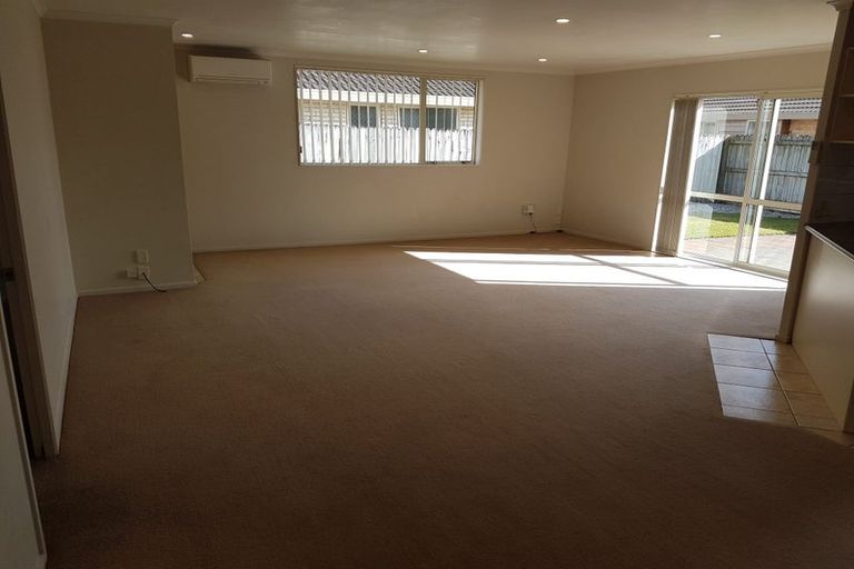 Photo of property in 34 Morewa Place, Takanini, 2112