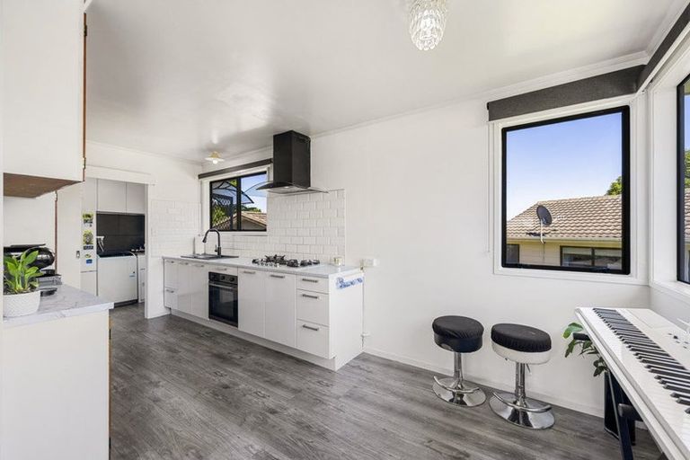 Photo of property in 1/541 Swanson Road, Ranui, Auckland, 0612