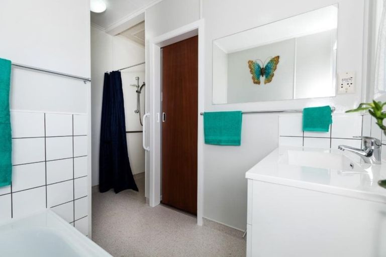 Photo of property in 11 Julian Place, Westown, New Plymouth, 4310