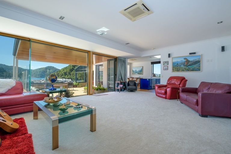 Photo of property in 41a Waikawa Road, Picton, 7220