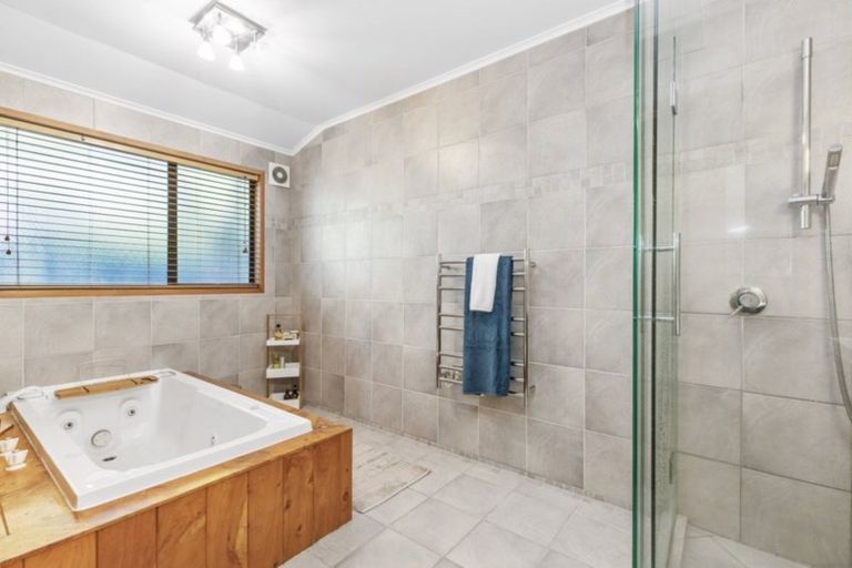 Photo of property in 232b Old Titirangi Road, Titirangi, Auckland, 0604