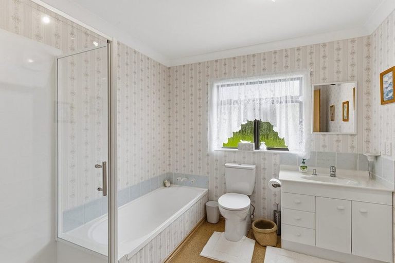 Photo of property in 51 Kotare Street, Waikanae, 5036