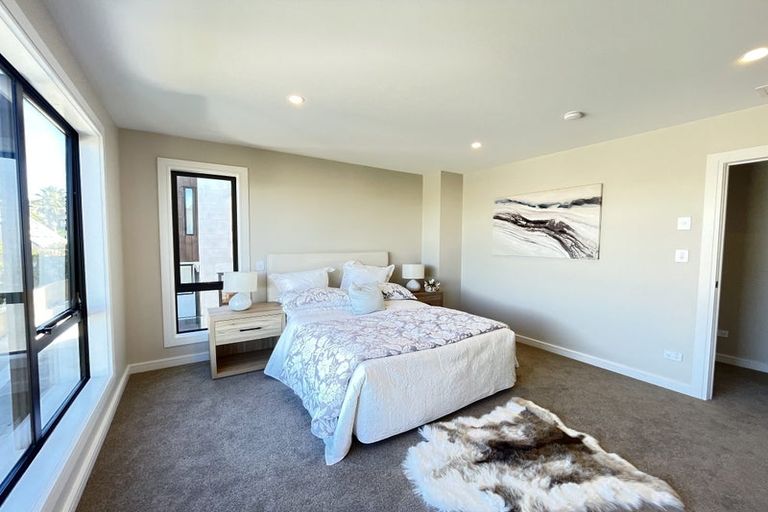 Photo of property in 20c Beach Road, Castor Bay, Auckland, 0620