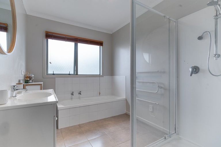 Photo of property in 1 Sackville Street, Martinborough, 5711