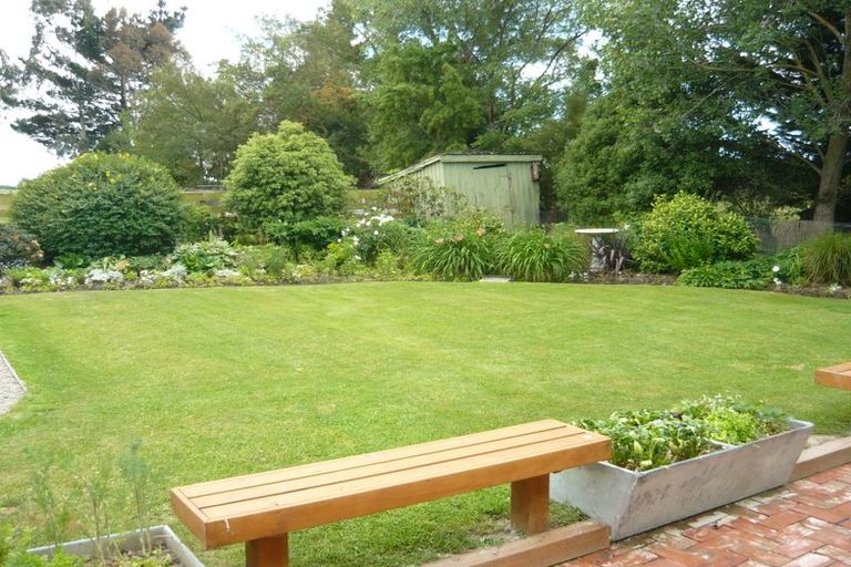 Photo of property in 52 Timaru Road, Waimate, 7924