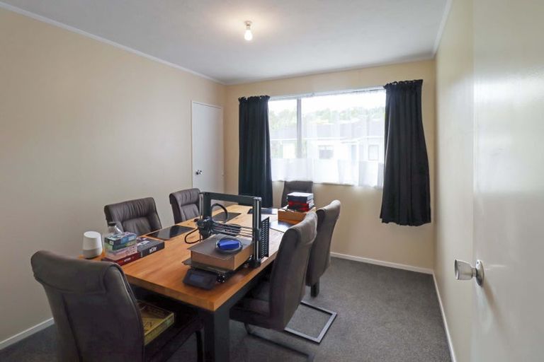 Photo of property in 12 Blueberry Grove, Timberlea, Upper Hutt, 5018