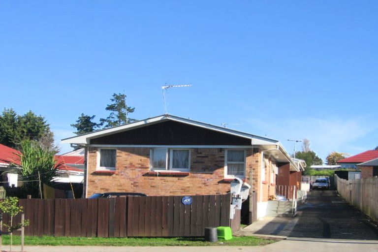 Photo of property in 2/42 Swaffield Road, Papatoetoe, Auckland, 2025
