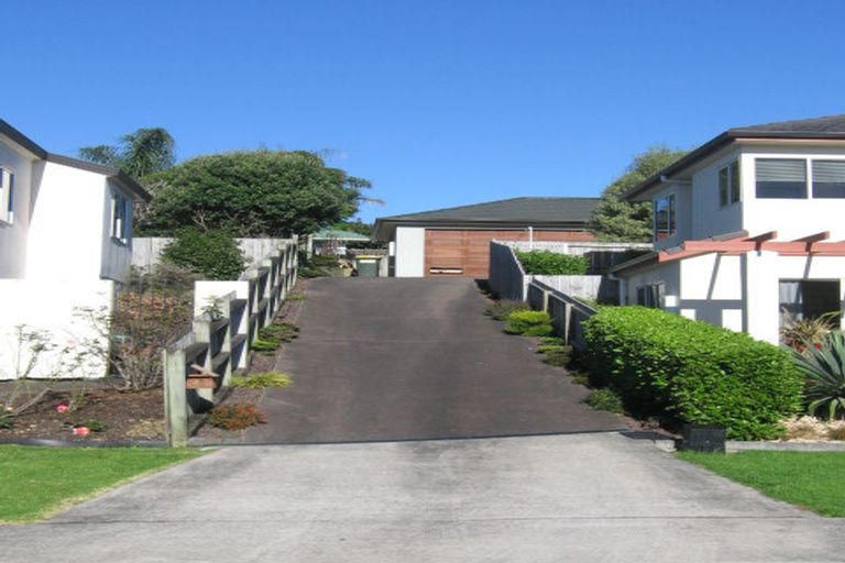 Photo of property in 4 Harbour Lights Close, West Harbour, Auckland, 0618