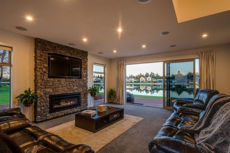 Photo of property in 28 Oakgrove Drive, Rangiora, 7400