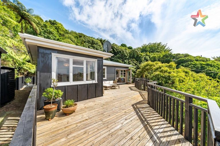 Photo of property in 157 Miromiro Road, Normandale, Lower Hutt, 5010