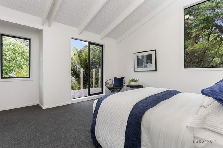 Photo of property in 11 Woontons Lane, Titirangi, Auckland, 0604