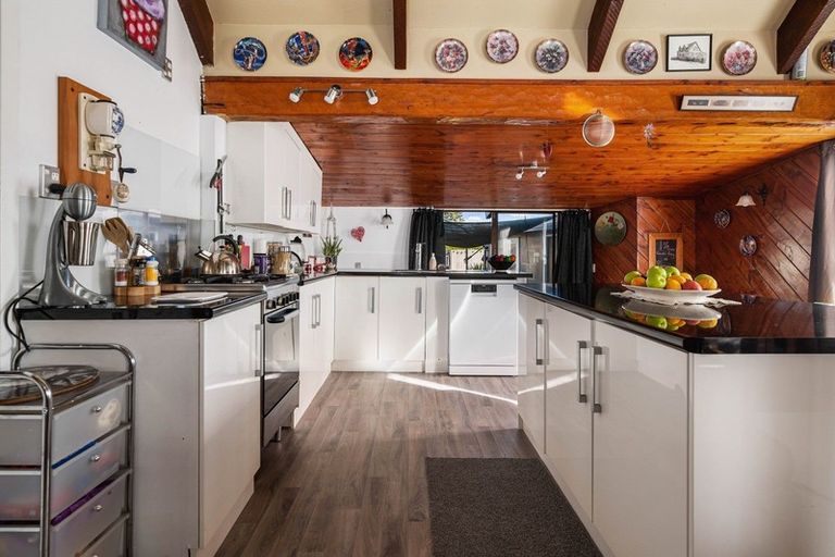 Photo of property in 10 Urquhart Place, Fairy Springs, Rotorua, 3015