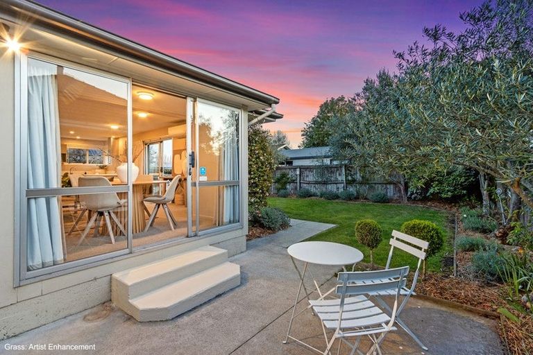 Photo of property in 2/72 Winters Road, Redwood, Christchurch, 8051