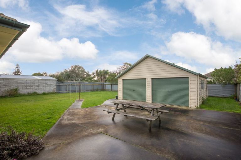 Photo of property in 17 Bristol Crescent, Roslyn, Palmerston North, 4414