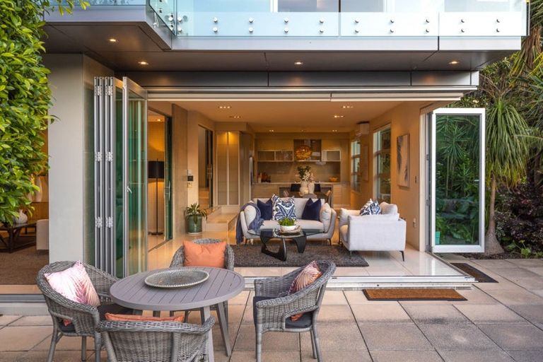 Photo of property in 42a Tindalls Bay Road, Tindalls Beach, Whangaparaoa, 0930