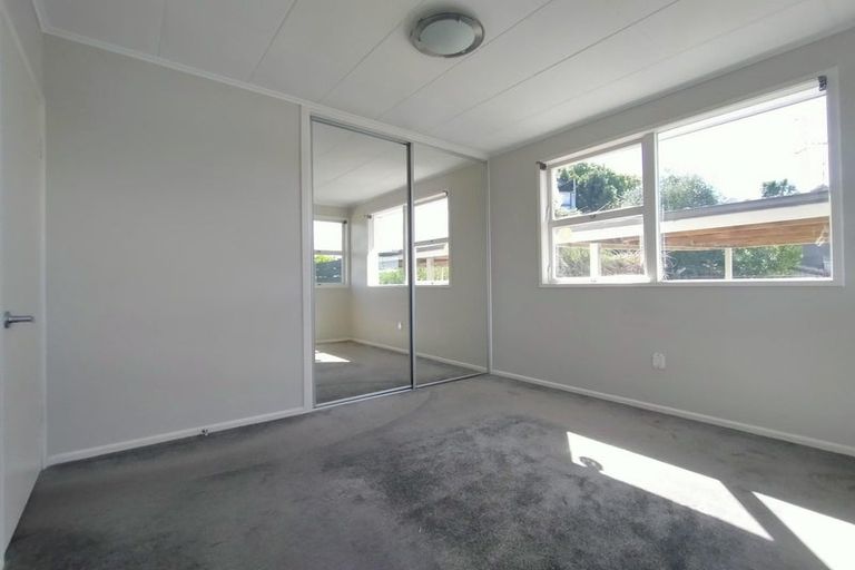 Photo of property in 1/39 St Peters Street, Northcote, Auckland, 0627