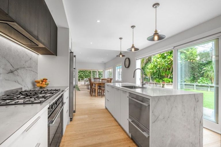 Photo of property in 136 Queen Street, Northcote Point, Auckland, 0627