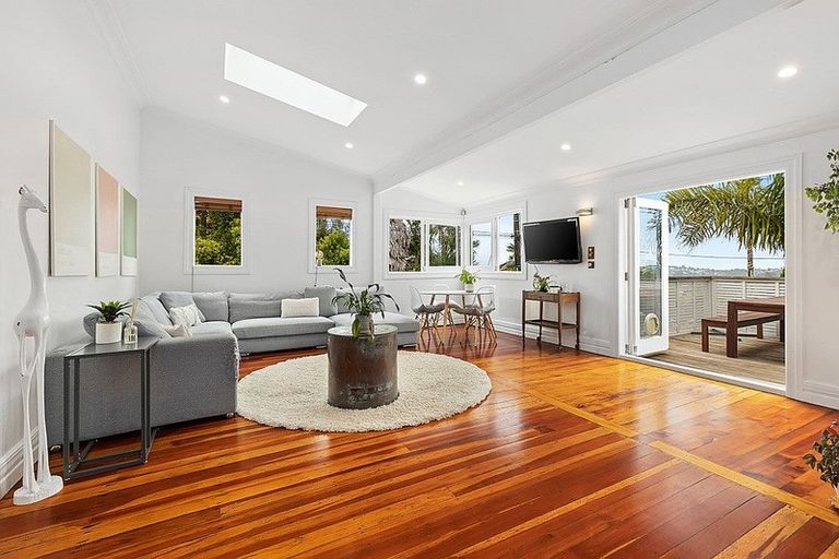 Photo of property in 1/47 Birkdale Road, Birkdale, Auckland, 0626