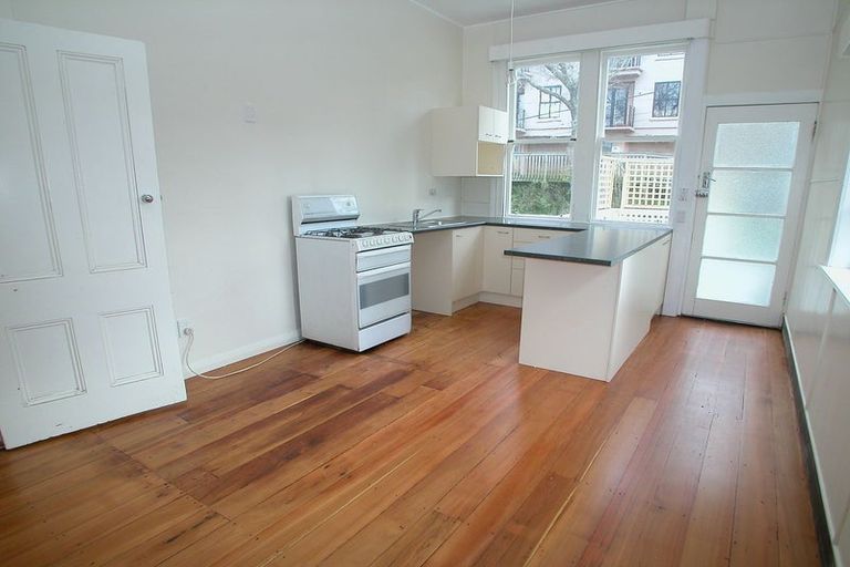 Photo of property in 355 The Terrace, Te Aro, Wellington, 6011