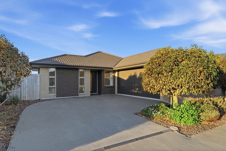 Photo of property in 14 Bradwell Crescent, Halswell, Christchurch, 8025