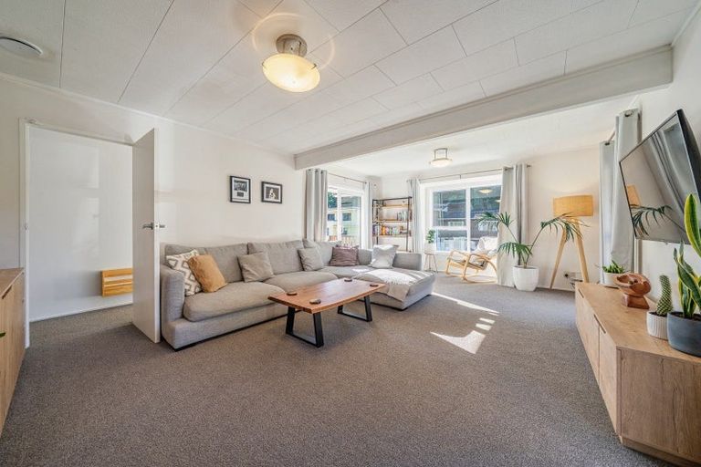 Photo of property in 38 Postgate Drive, Whitby, Porirua, 5024