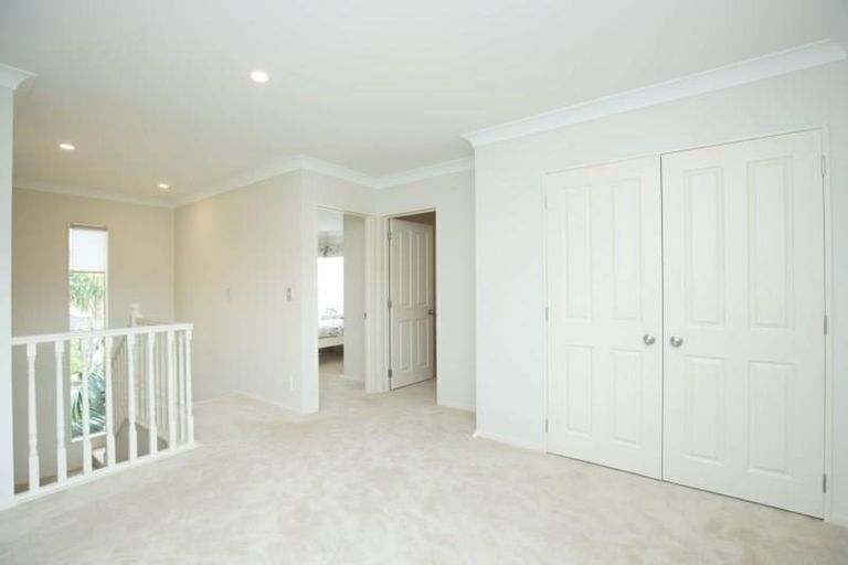 Photo of property in 10 Bejoy Rise, East Tamaki Heights, Auckland, 2016