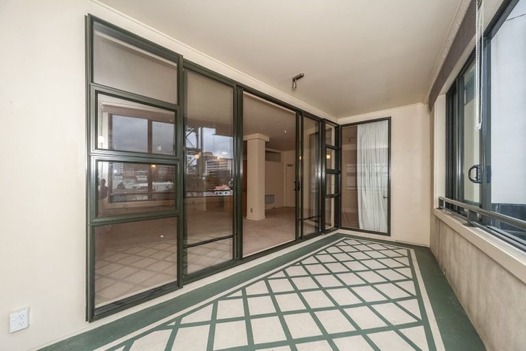 Photo of property in Endeavour Apartments, 8/125 Thorndon Quay, Pipitea, Wellington, 6011