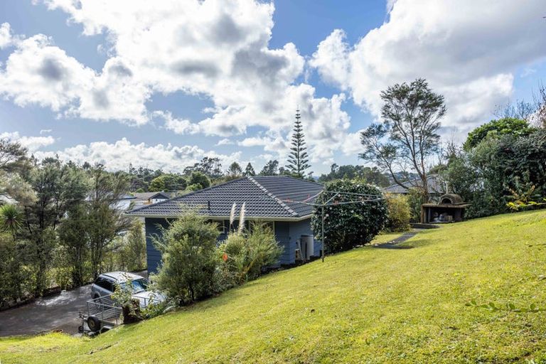 Photo of property in 38 Staincross Street, Green Bay, Auckland, 0604