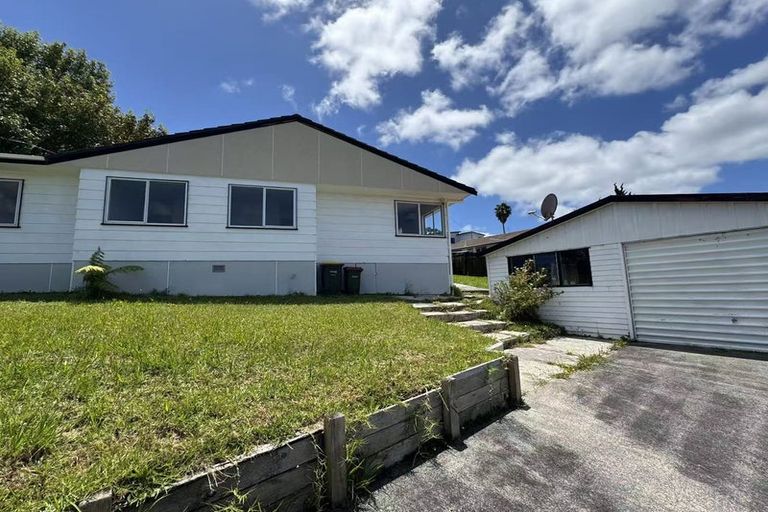 Photo of property in 18 Athena Drive, Totara Vale, Auckland, 0629