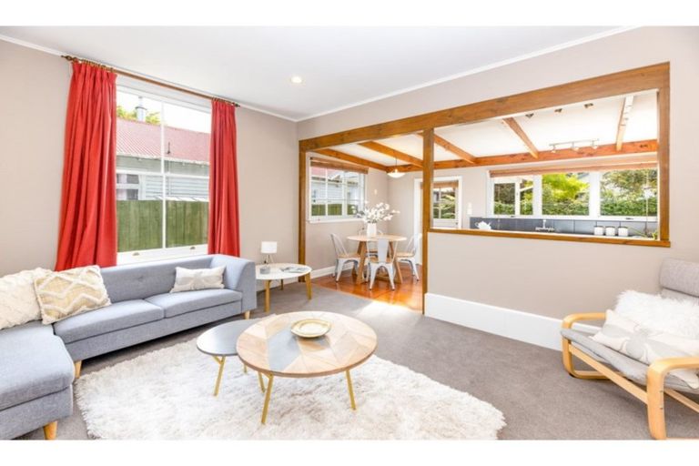 Photo of property in 2/96 Kerrs Road, Avonside, Christchurch, 8061